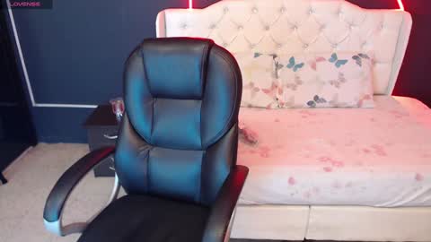 Snapshot of danielle_smithh chatting on February 2025 03:59:01 AM Danielle Smith online show from February 2025 03:59:01 AM