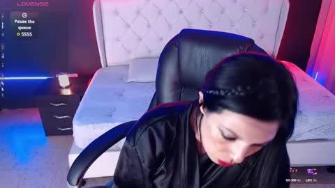 Snapshot of danielle_smithh chatting on March 2025 02:25:02 AM Danielle Smith online show from March 2025 02:25:02 AM