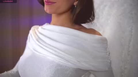 Snapshot of danielle_thomas chatting on March 2025 10:41:02 AM Danielle online show from March 2025 10:41:02 AM