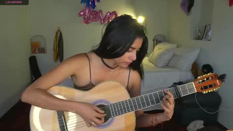 Snapshot of daniisla chatting on October 2025 09:48:02 PM danalle .. online show from October 2025 09:48:02 PM