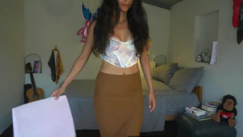 danalle .. online show from April 2026 05:28:01 PM