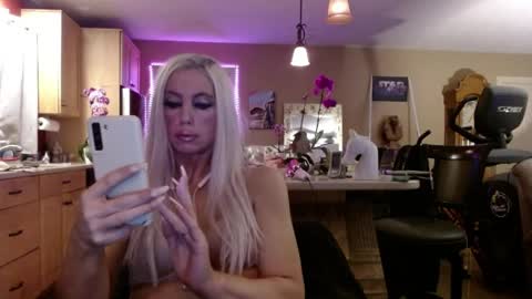 Snapshot of danikawhite69 chatting on May 2026 11:37:01 AM DanikaWhite69 online show from May 2026 11:37:01 AM