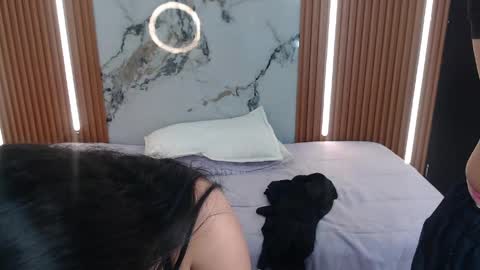 Danniela y Victoria online show from April 2026 08:23:01 PM