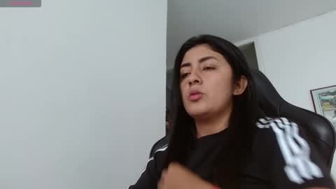 Danna online show from November 2025 07:46:02 PM