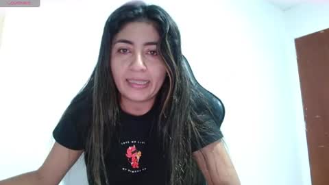Snapshot of danna_peterson chatting on June 2026 08:37:02 PM Danna online show from June 2026 08:37:02 PM