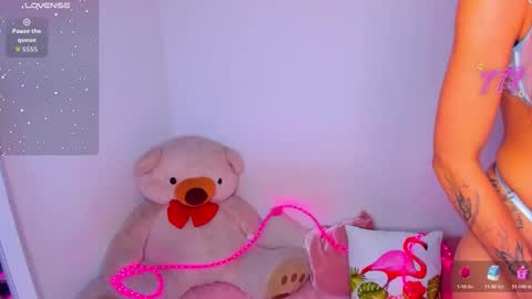 Snapshot of danna_rhodesx chatting on April 2026 07:11:01 AM Danna Rhodes online show from April 2026 07:11:01 AM