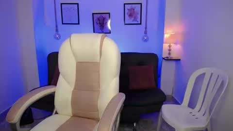 Danna online show from November 2025 09:48:01 PM