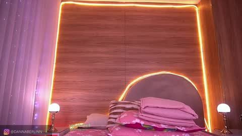 Danna Berlin  online show from February 2026 07:20:02 PM