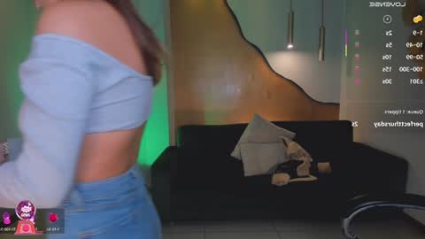 Danna Cruz  online show from February 2025 04:36:01 PM