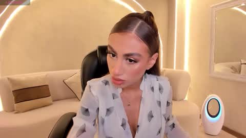 Danna Cruz  online show from September 2025 07:03:01 PM