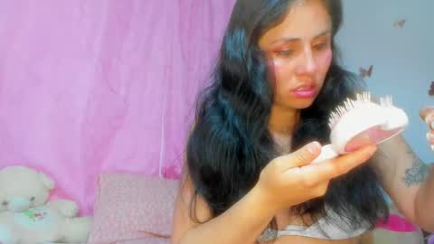 Danna Sofia jeins online show from October 2025 09:10:02 AM