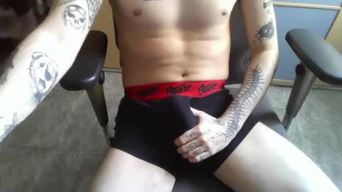 Snapshot of dannylbnz chatting on May 2026 01:39:02 PM Danny L. online show from May 2026 01:39:02 PM