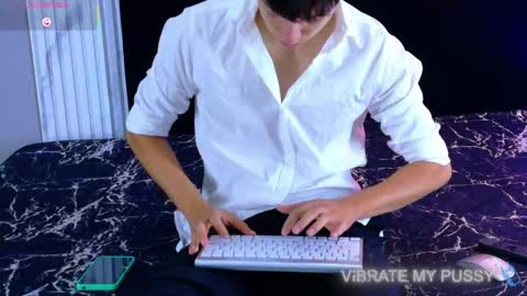 Snapshot of danteandviolete_cr chatting on May 2026 11:37:01 AM DANTEVIOLETE online show from May 2026 11:37:01 AM