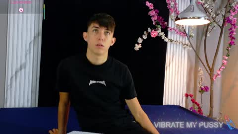 Snapshot of danteandviolete_cr chatting on May 2026 11:29:02 AM DANTEVIOLETE online show from May 2026 11:29:02 AM