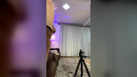 Dante  Lar... online show from April 2026 03:06:01 AM