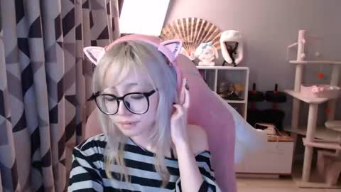 Snapshot of danyelleeyermann chatting on July 2026 01:39:02 PM danyelleeyermann online show from July 2026 01:39:02 PM