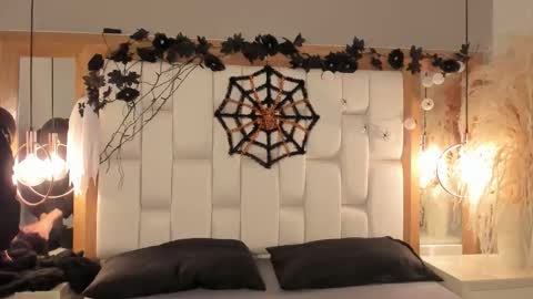 Snapshot of daphne_and_roger chatting on October 2025 11:23:02 AM daphne_and_roger online show from October 2025 11:23:02 AM