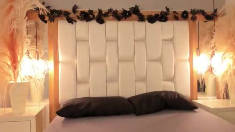 Snapshot of daphne_and_roger chatting on November 2025 11:10:01 AM daphne_and_roger online show from November 2025 11:10:01 AM