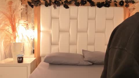 Snapshot of daphne_and_roger chatting on December 2025 11:08:01 AM daphne_and_roger online show from December 2025 11:08:01 AM