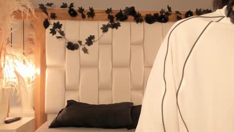 Snapshot of daphne_and_roger chatting on December 2025 11:14:02 AM daphne_and_roger online show from December 2025 11:14:02 AM