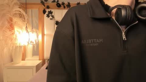 Snapshot of daphne_and_roger chatting on December 2025 11:04:02 AM daphne_and_roger online show from December 2025 11:04:02 AM