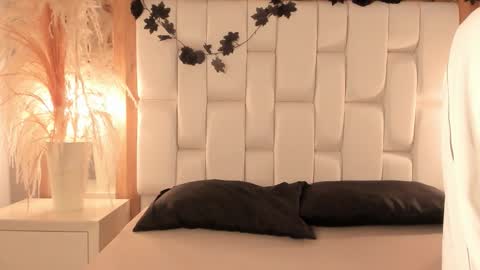 Snapshot of daphne_and_roger chatting on December 2025 11:06:02 AM daphne_and_roger online show from December 2025 11:06:02 AM