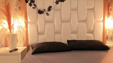 Snapshot of daphne_and_roger chatting on December 2025 11:07:01 AM daphne_and_roger online show from December 2025 11:07:01 AM