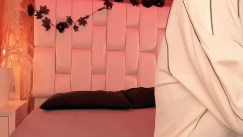 Snapshot of daphne_and_roger chatting on February 2026 10:52:02 AM daphne_and_roger online show from February 2026 10:52:02 AM