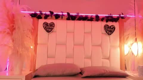 Snapshot of daphne_and_roger chatting on February 2026 11:09:02 AM daphne_and_roger online show from February 2026 11:09:02 AM