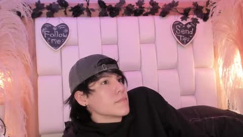 Snapshot of daphne_and_roger chatting on April 2026 11:06:01 AM daphne_and_roger online show from April 2026 11:06:01 AM