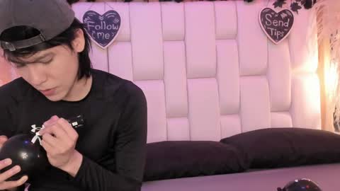 Snapshot of daphne_and_roger chatting on April 2026 11:22:02 AM daphne_and_roger online show from April 2026 11:22:02 AM