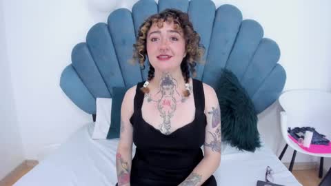 Snapshot of daphne_blunt chatting on December 2024 03:58:01 AM Daphne Blunt online show from December 2024 03:58:01 AM