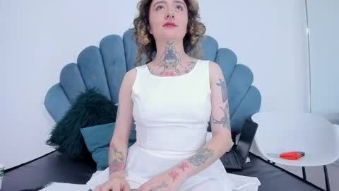 Snapshot of daphne_blunt chatting on December 2024 06:33:01 AM Daphne Blunt online show from December 2024 06:33:01 AM