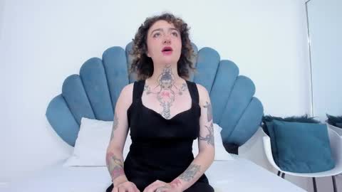 Snapshot of daphne_blunt chatting on December 2024 03:35:01 AM Daphne Blunt online show from December 2024 03:35:01 AM