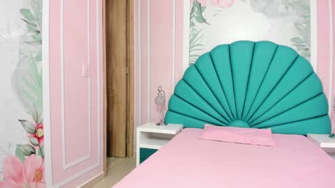 Daphne  online show from January 2025 11:37:01 AM