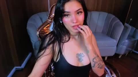 Snapshot of daphne_nicole_b chatting on April 2026 01:18:01 PM daphne_nicole_b online show from April 2026 01:18:01 PM