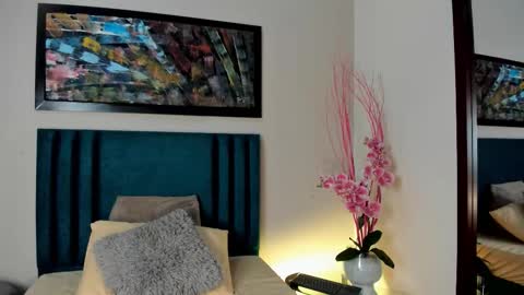 DAPHNE BEAUMONT online show from October 2025 02:23:02 PM