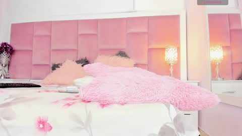 Daphne online show from December 2024 11:40:02 PM