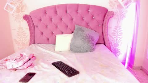 Daphne online show from September 2025 06:59:01 AM