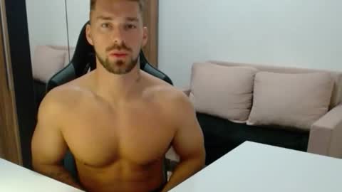 darius_94 online show from November 2025 05:28:02 AM