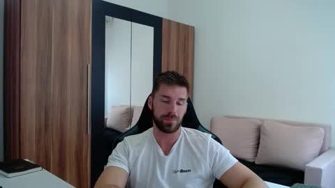 darius_94 online show from May 2026 10:42:01 AM