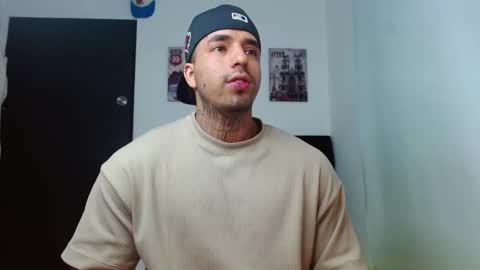 Darius Phoenix  online show from September 2025 09:39:02 PM