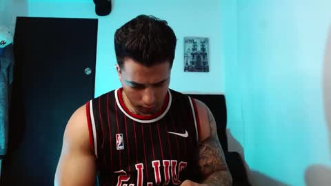 Darius Phoenix  online show from November 2025 08:51:01 PM