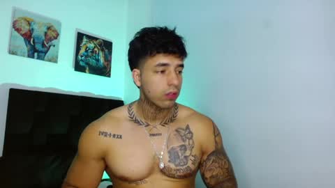 Snapshot of darius_phoenix chatting on May 2026 07:19:01 PM Darius Phoenix online show from May 2026 07:19:01 PM