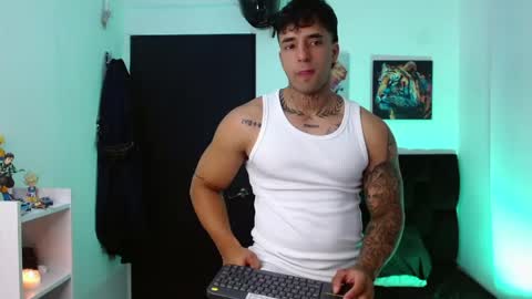 Snapshot of darius_phoenix chatting on May 2026 06:38:01 PM Darius Phoenix online show from May 2026 06:38:01 PM