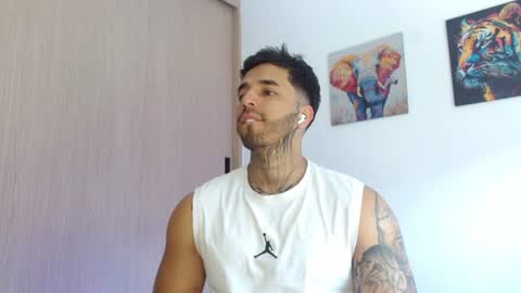 Snapshot of darius_phoenix chatting on June 2026 05:10:02 PM Darius Phoenix online show from June 2026 05:10:02 PM