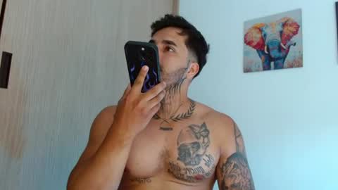 Snapshot of darius_phoenix chatting on June 2026 05:23:01 PM Darius Phoenix online show from June 2026 05:23:01 PM