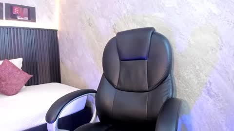 Dark online show from September 2025 12:40:02 PM