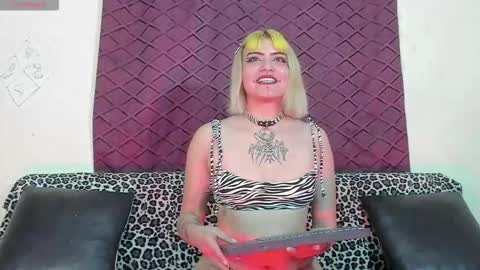 dark_laura6 online show from October 2025 12:33:02 AM