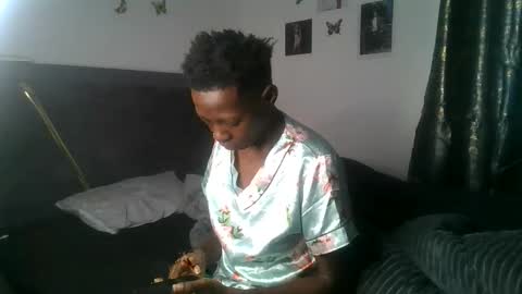 dark_mellanin online show from May 2026 08:33:02 AM